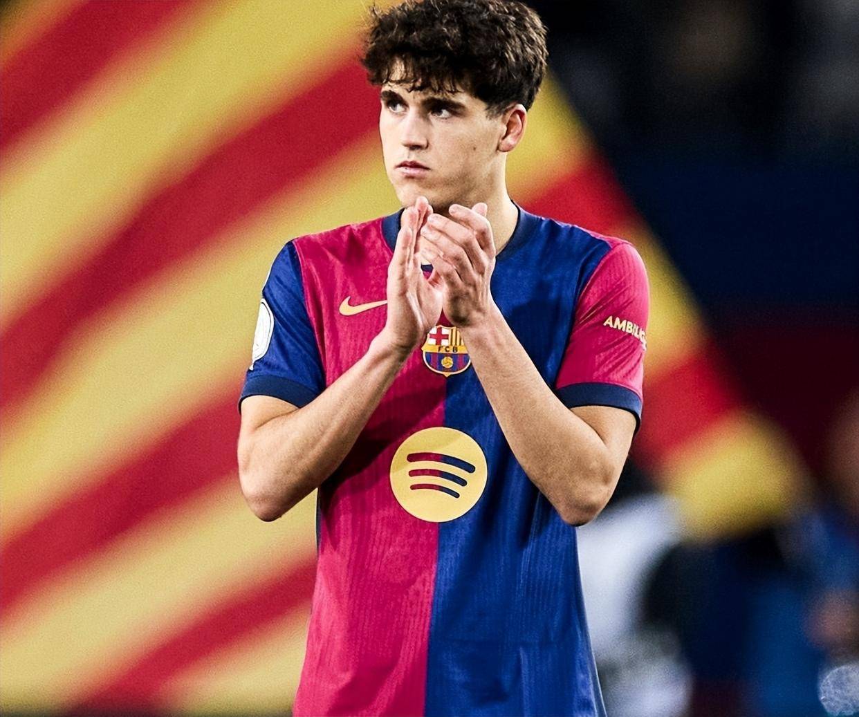 瓦伦西亚绿茵场上展现攻守两端实力的简单介绍