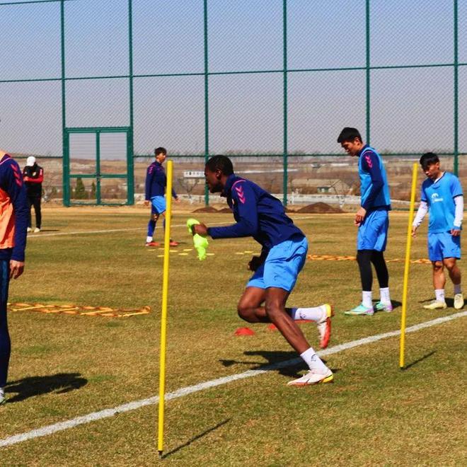 热身赛备战进行中，全队积极备战准备