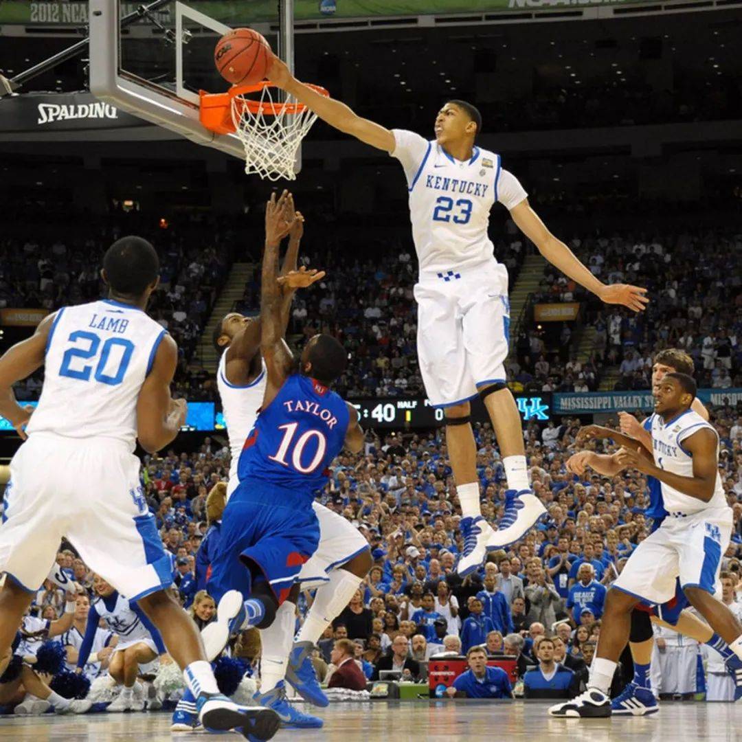 NBA巨星联手出战欧洲友谊赛，奋勇拼搏亮相