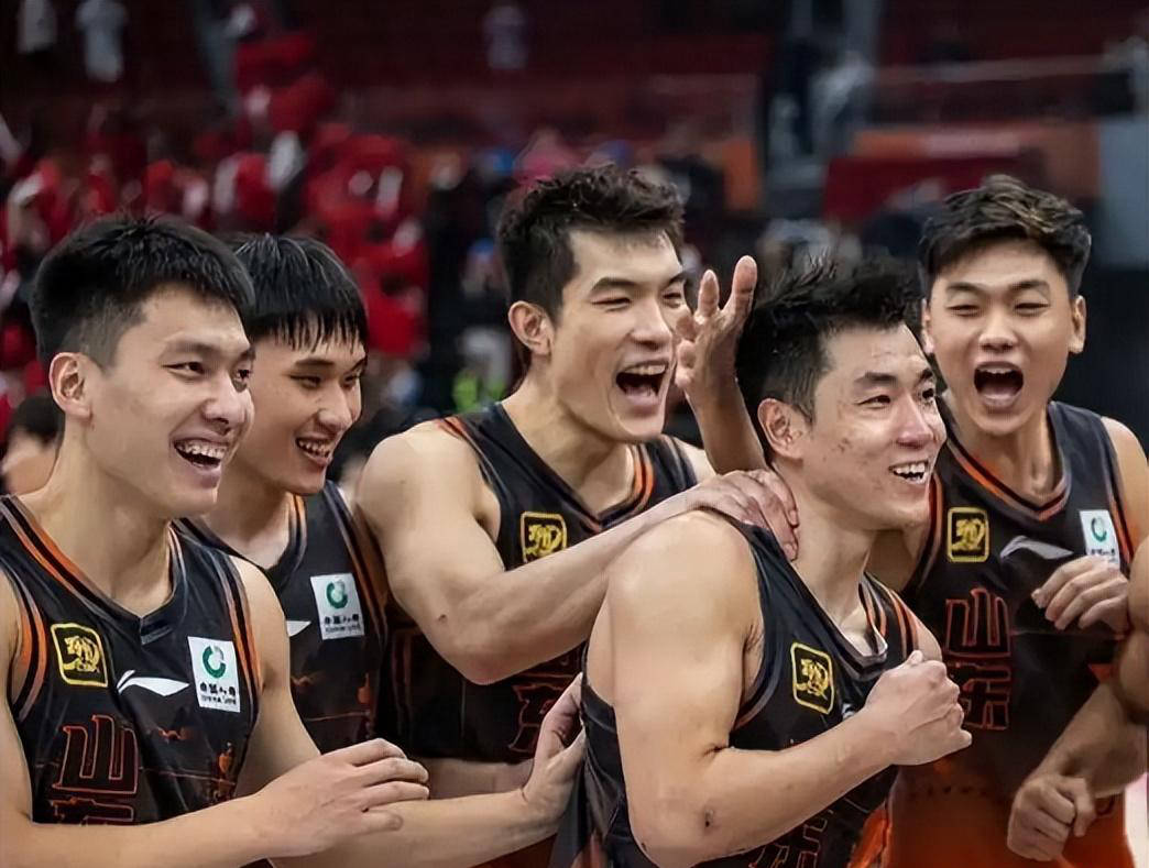 球队备战新赛季CBA联赛，全力以赴备战