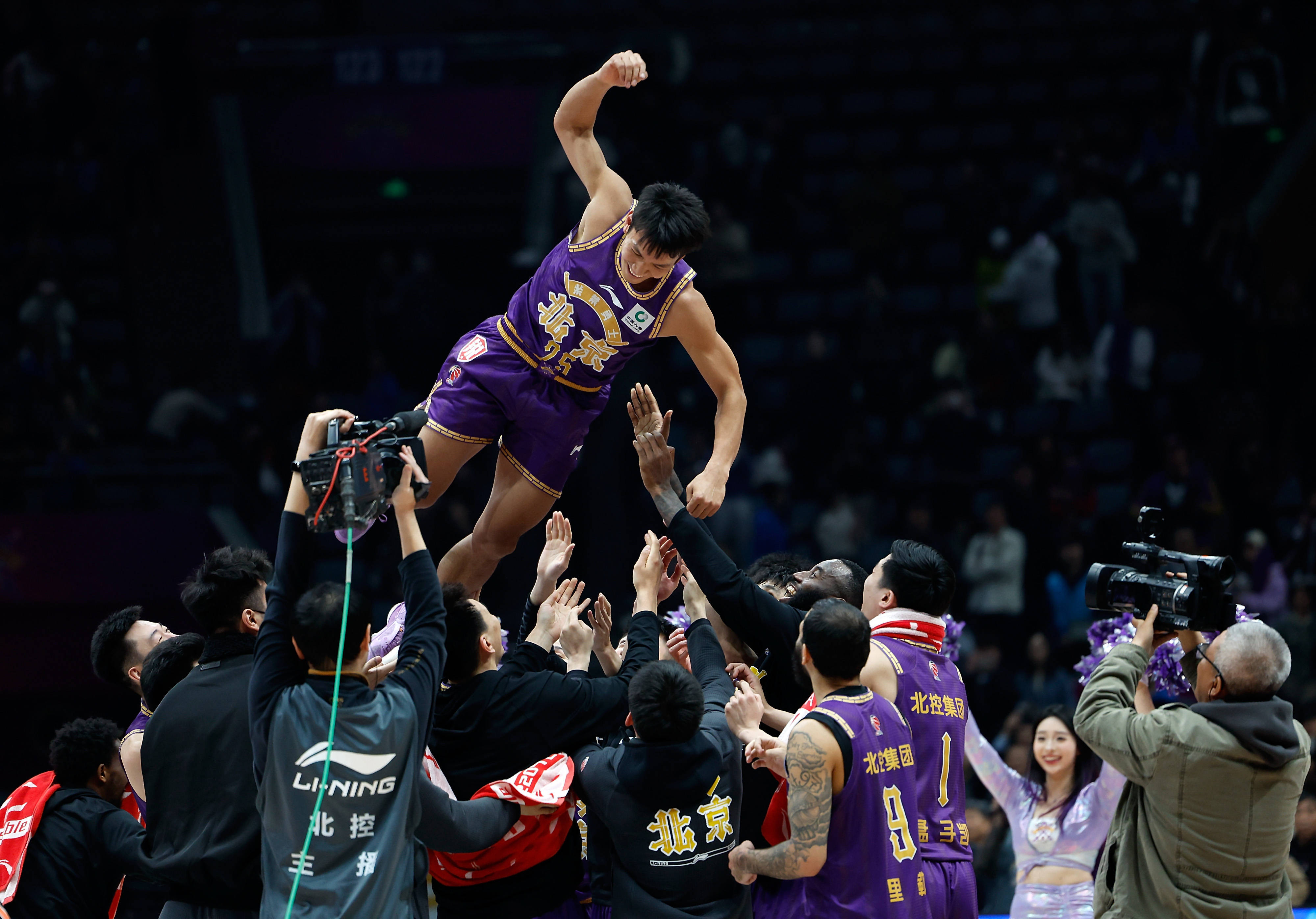 球队备战新赛季CBA联赛，全力以赴备战