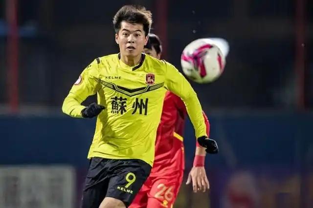 关于新赛季国内职业足球热火朝天,球员技艺精湛的信息 关于新赛季国内职业足球热火朝天,球员技艺精湛的信息