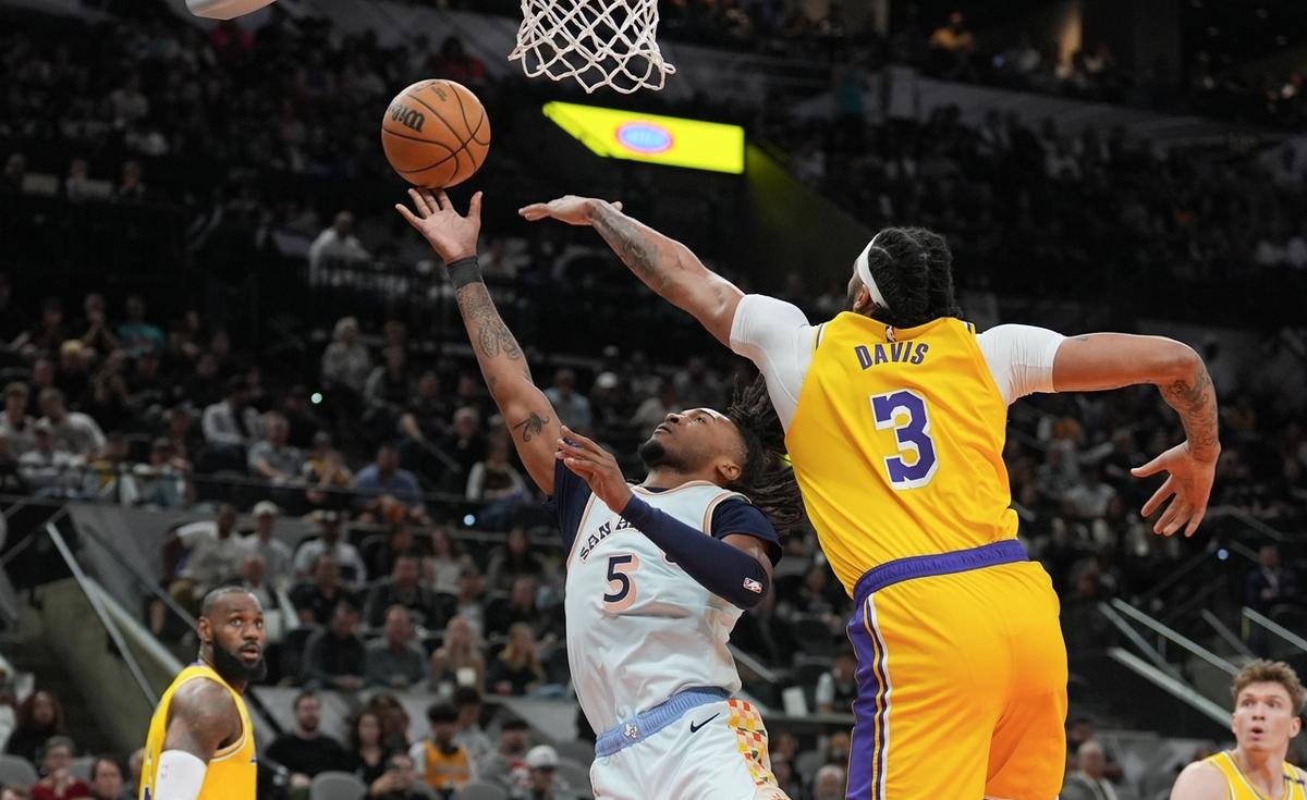 包含劲爆对战!赛场上球队为荣誉而全力拼杀的词条 包含劲爆对战!赛场上球队为荣誉而全力拼杀的词条