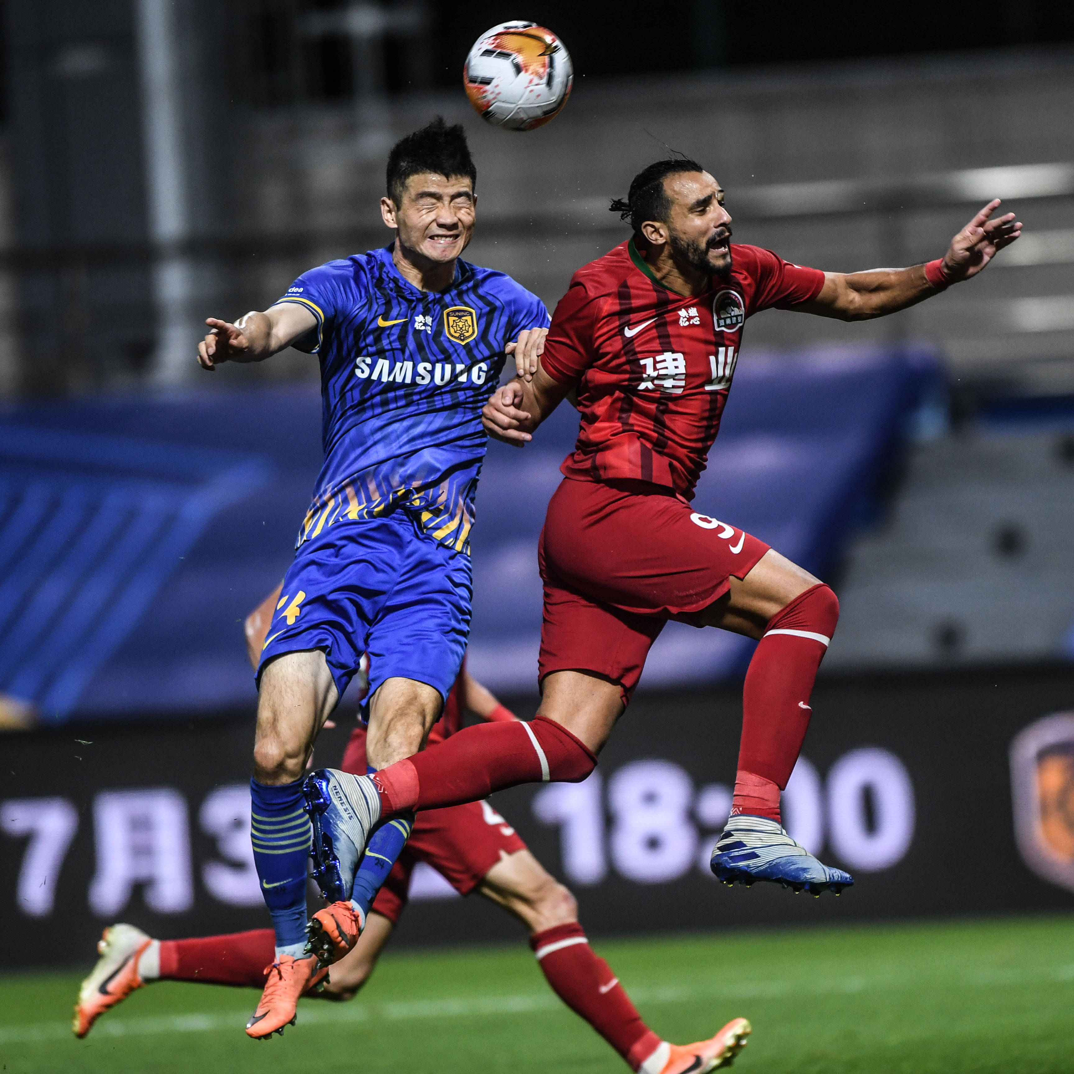 江苏苏宁客场逼平广州恒大，展现强大实力的简单介绍