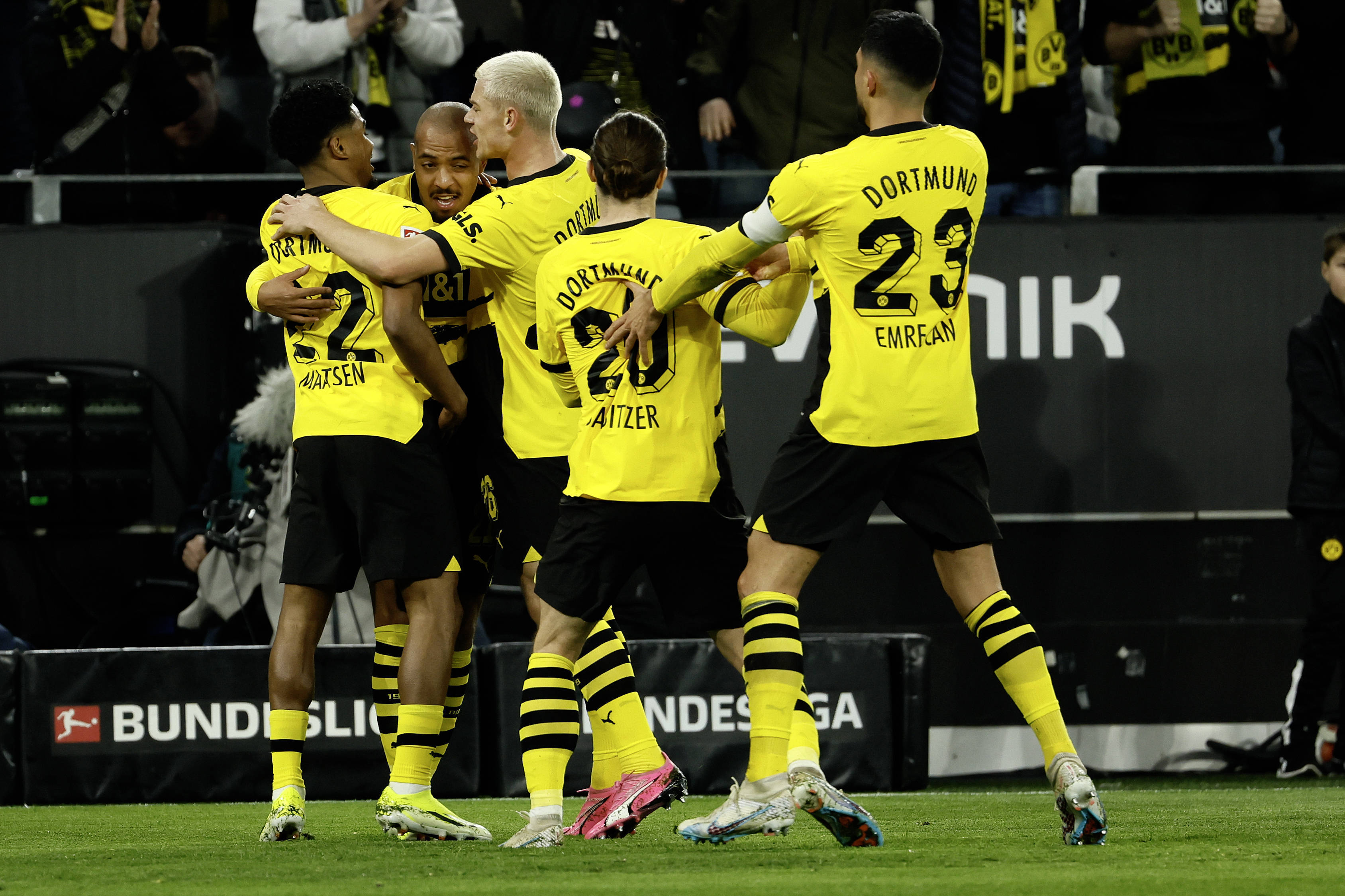 包含RB莱比锡战胜柏林联队，保持不败战绩的词条