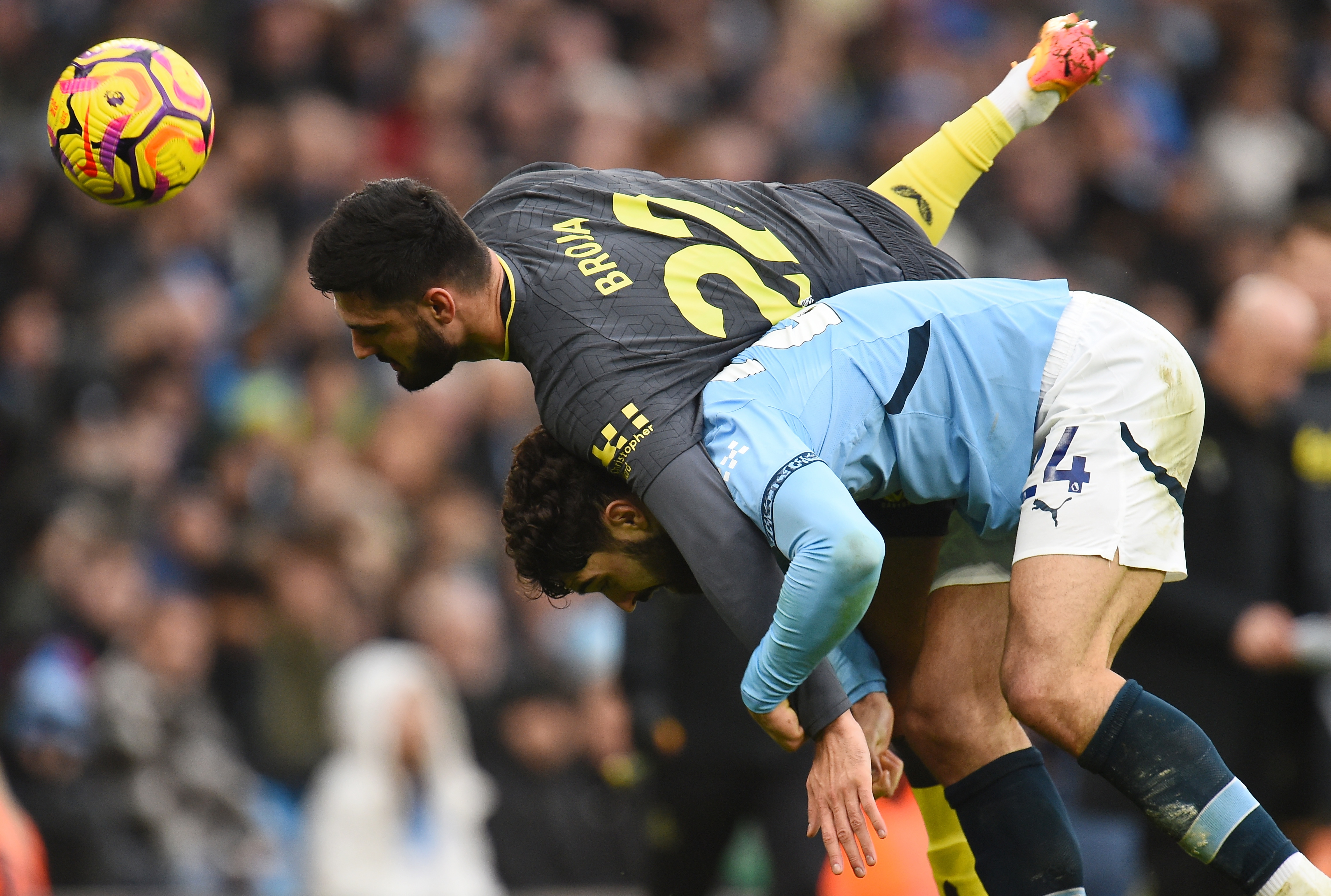 曼城主场横扫,轻取对手获胜 曼城主场横扫,轻取对手获胜