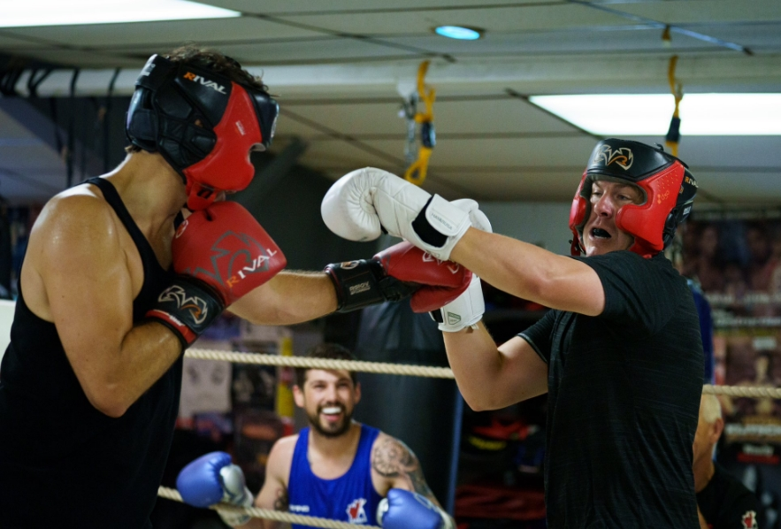 乌克兰拳击选手技压群雄，轻松晋级的简单介绍