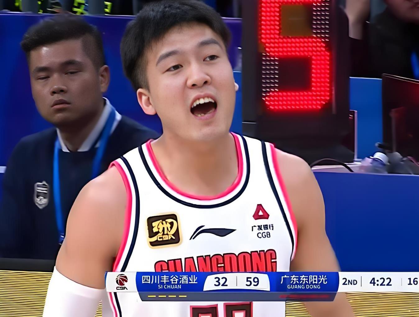 包含关键时刻亮剑，球员个人表现抢眼的词条