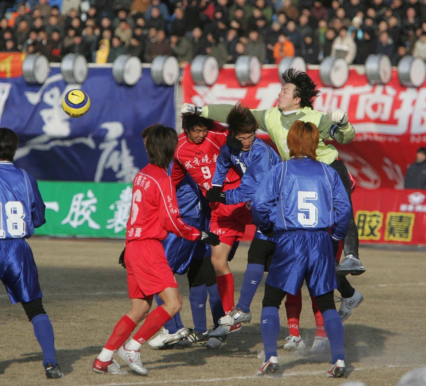 东亚冠比赛中发生了一场紧张的对决的简单介绍 东亚冠比赛中发生了一场紧张的对决的简单介绍