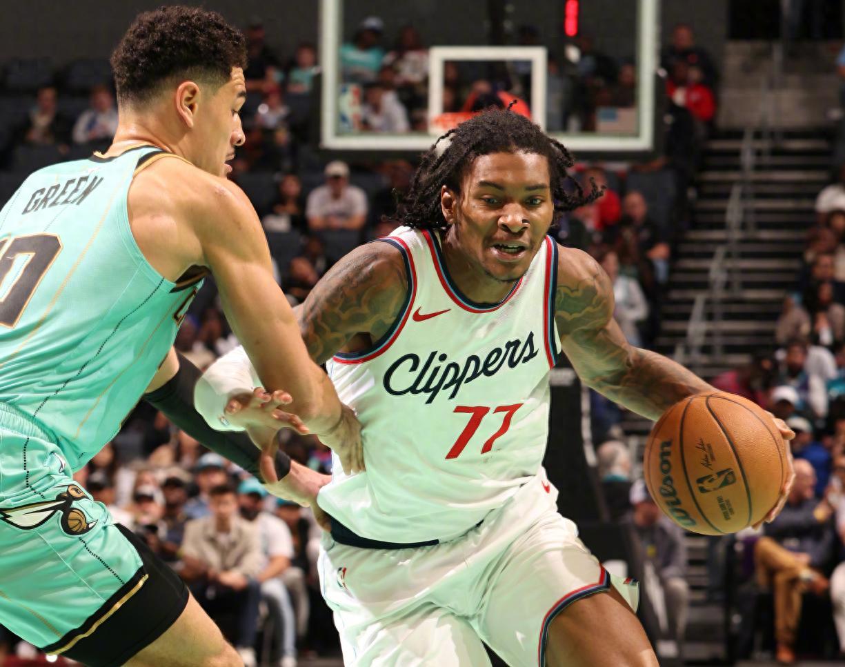 开拓者队完爆黄蜂队,全队出战拼搏夺胜 开拓者队完爆黄蜂队,全队出战拼搏夺胜