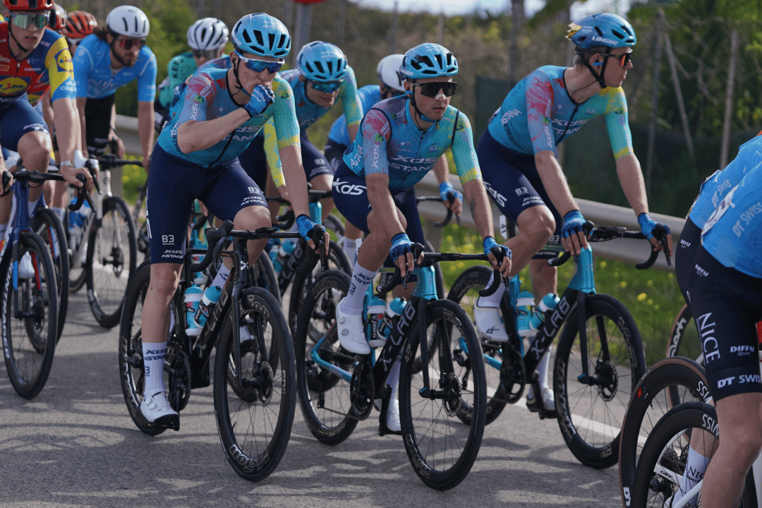 哥伦比亚自行车选手惊艳赛场,豪夺冠军 哥伦比亚自行车选手惊艳赛场,豪夺冠军