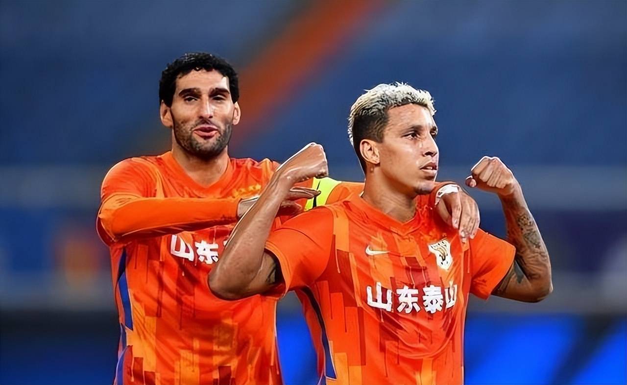 鲁能中场梯队大放异彩,球风优雅令对手忌惮 鲁能中场梯队大放异彩,球风优雅令对手忌惮