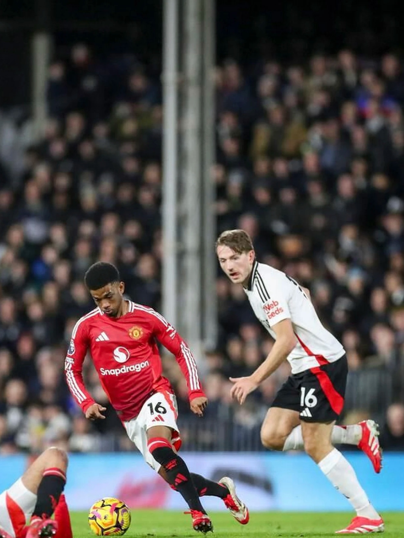 曼联主场大胜富勒姆,继续追赶前赴 曼联主场大胜富勒姆,继续追赶前赴