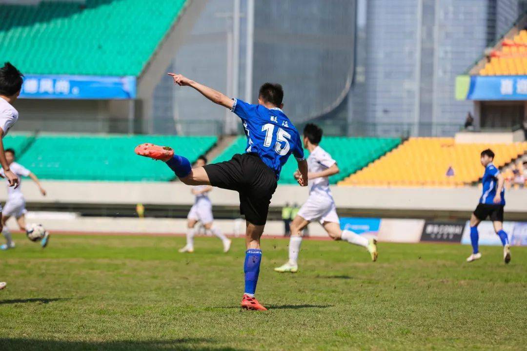 关键时刻球队灵活变换战术,布阵严密 关键时刻球队灵活变换战术,布阵严密