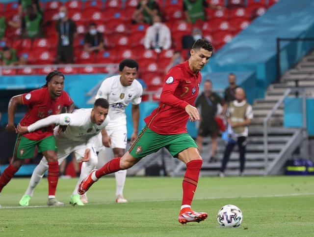 包含葡萄牙防线曝光，战术漏洞成弱点的词条