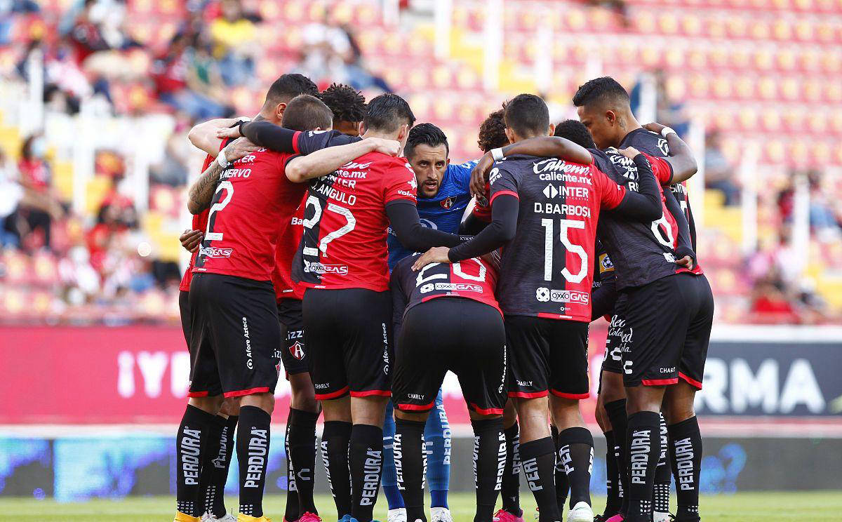 队员士气低落,影响球队发挥 队员士气低落,影响球队发挥