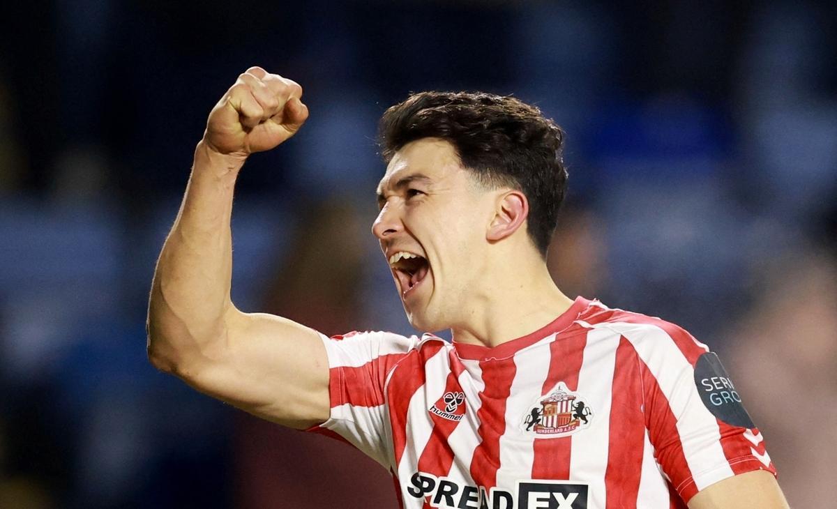 伯恩利临时主帅稳住局面,球队士气大振 伯恩利临时主帅稳住局面,球队士气大振