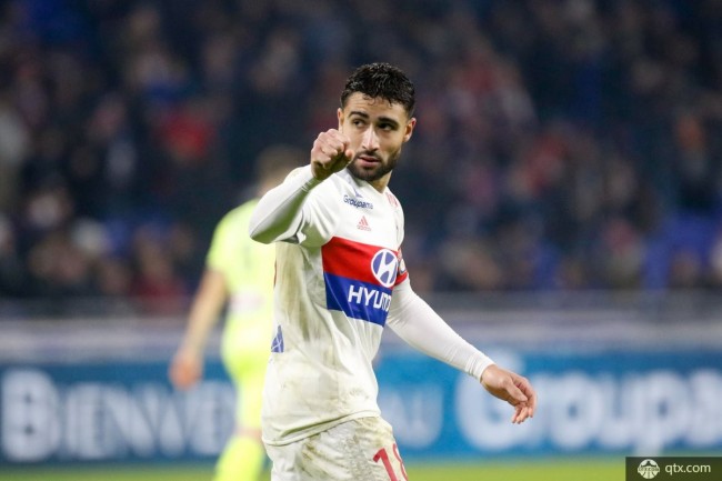 里昂主场大胜昂热，喜迎胜利