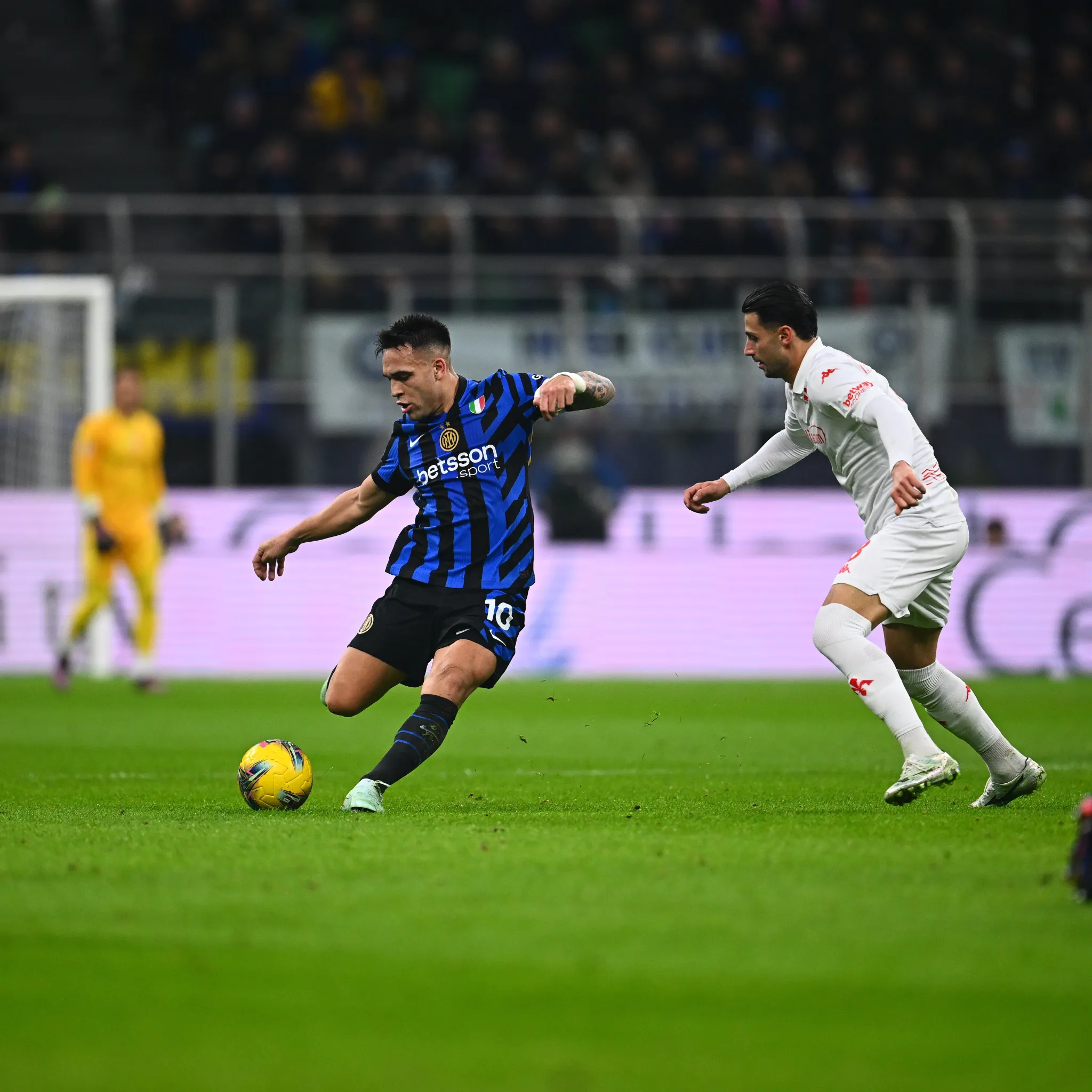 佛罗伦萨客场取胜,取得关键三分 佛罗伦萨客场取胜,取得关键三分