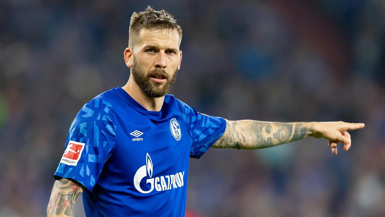 关于效力沙尔克的年轻球员脱颖而出,获得更多关注的信息 关于效力沙尔克的年轻球员脱颖而出,获得更多关注的信息