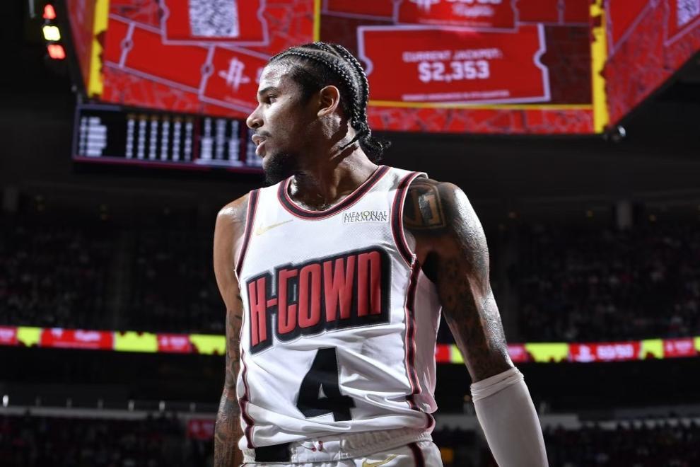 比赛关键时刻，谁能抢占先机取得胜利