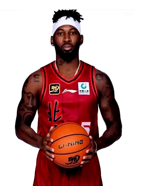 比赛关键时刻，谁能抢占先机取得胜利