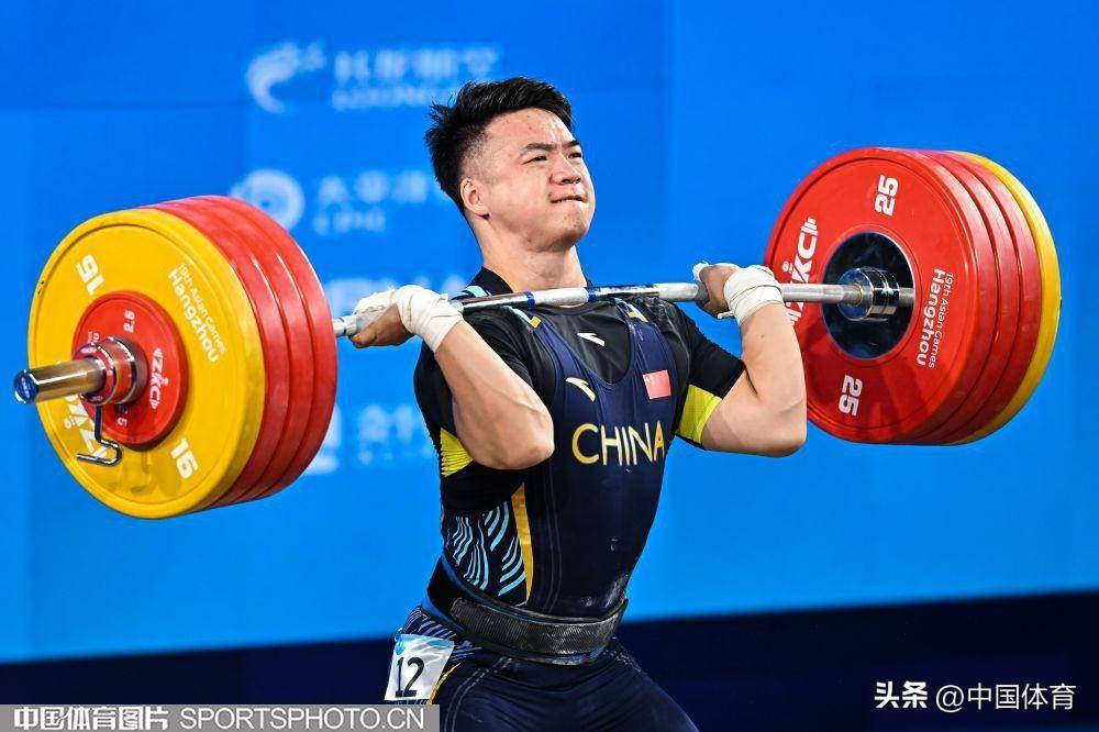 泰国举重选手突破个人极限夺得铜牌