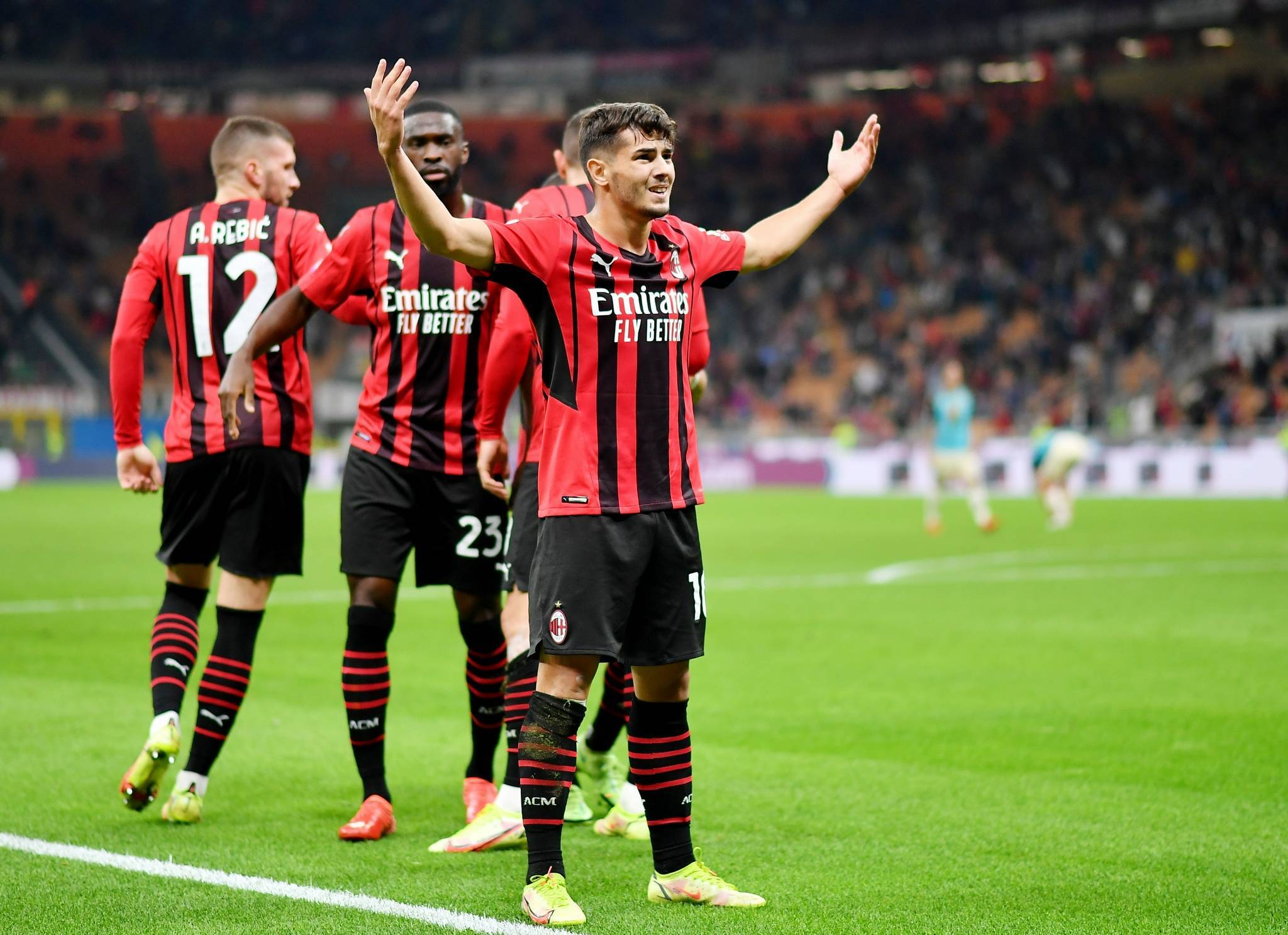 包含国米客场遭遇AC米兰逼平，战绩停滞的词条