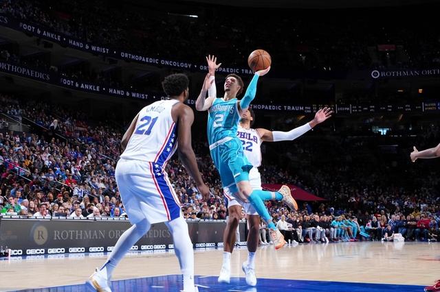 灰熊逆袭战胜黄蜂重返胜利宝座