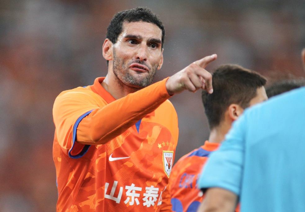 鲁能主场失利,暂时跌出争冠集团表现不佳 鲁能主场失利,暂时跌出争冠集团表现不佳