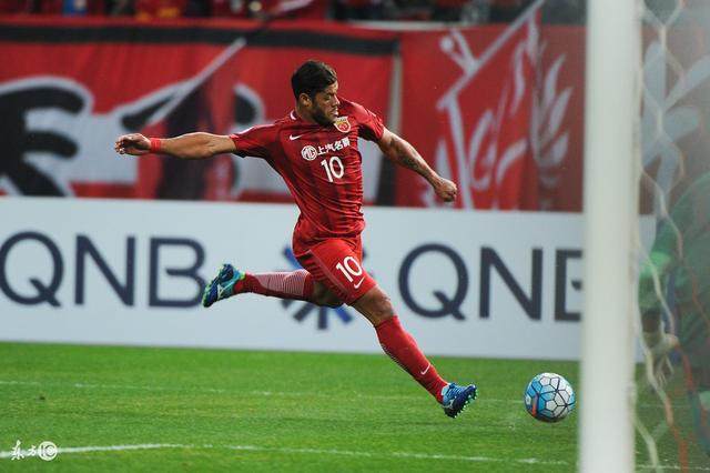 双雄对阵场面激烈，未分胜负