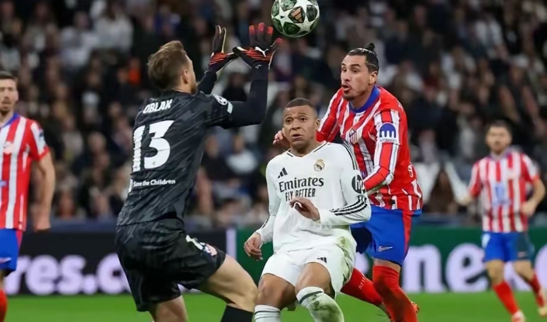 皇马锋线内外夹击,造成对手困扰 皇马锋线内外夹击,造成对手困扰