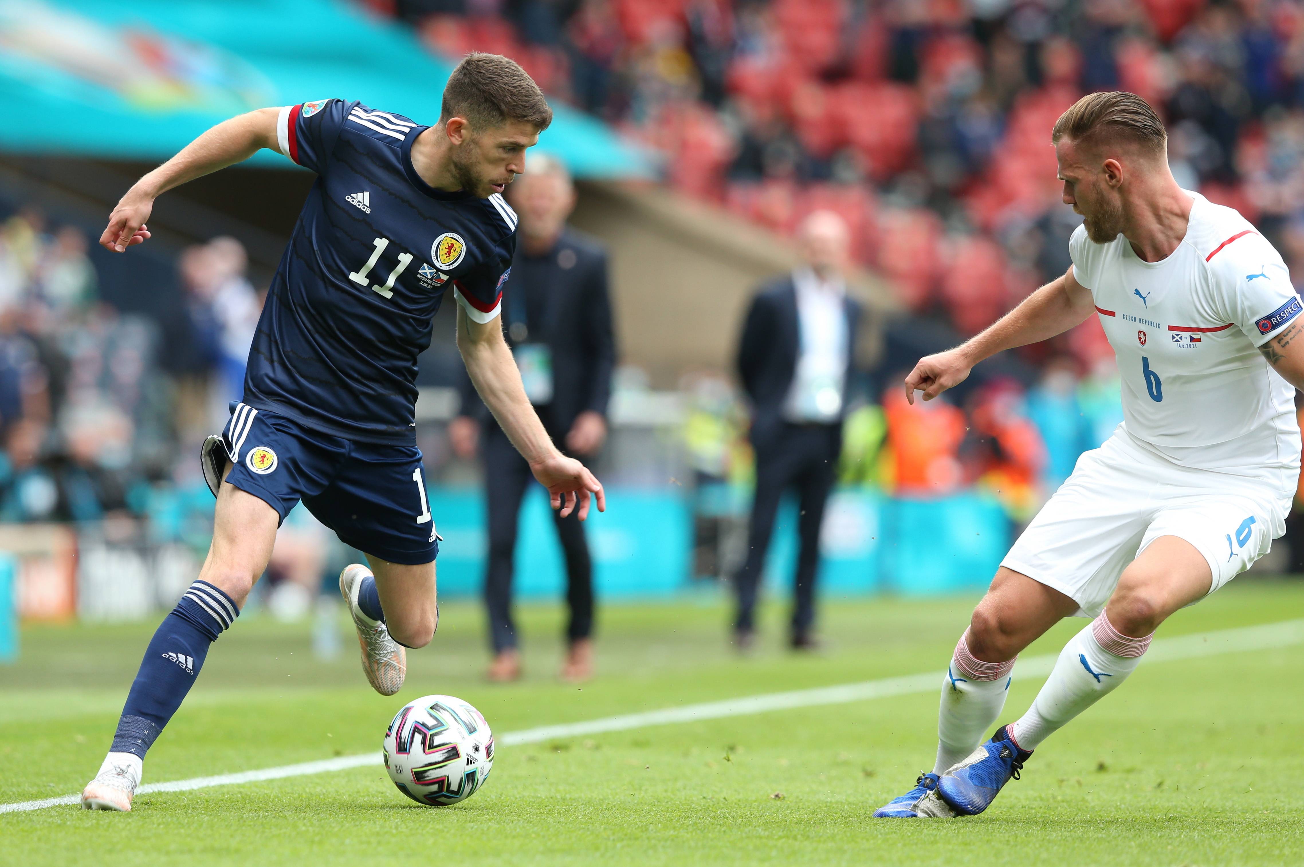 捷克队苦战晋级，展现不屈精神赢得赞誉