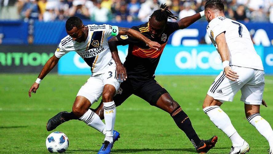 对手表现低迷,被球队轻松击败 对手表现低迷,被球队轻松击败