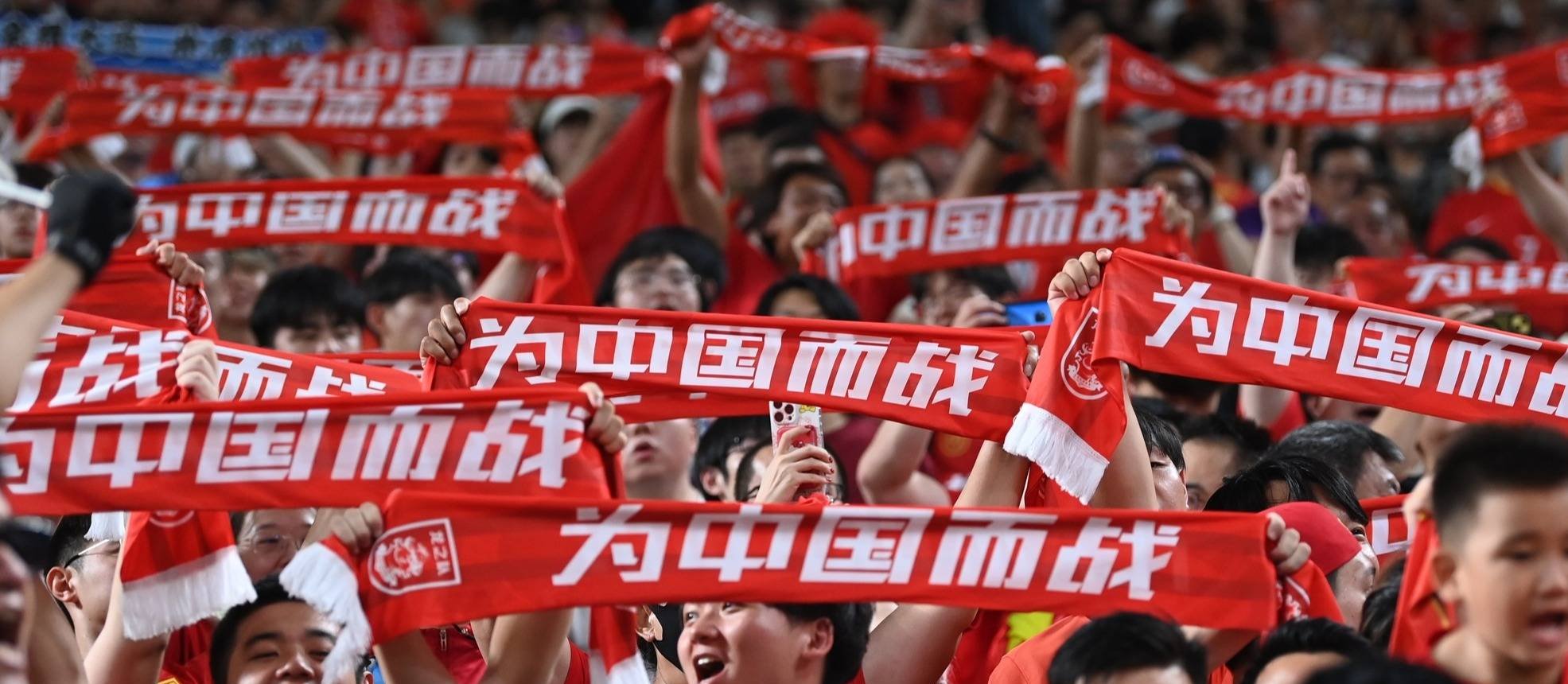 纷战激烈!比赛现场瞬间爆发出强烈的竞争 纷战激烈!比赛现场瞬间爆发出强烈的竞争