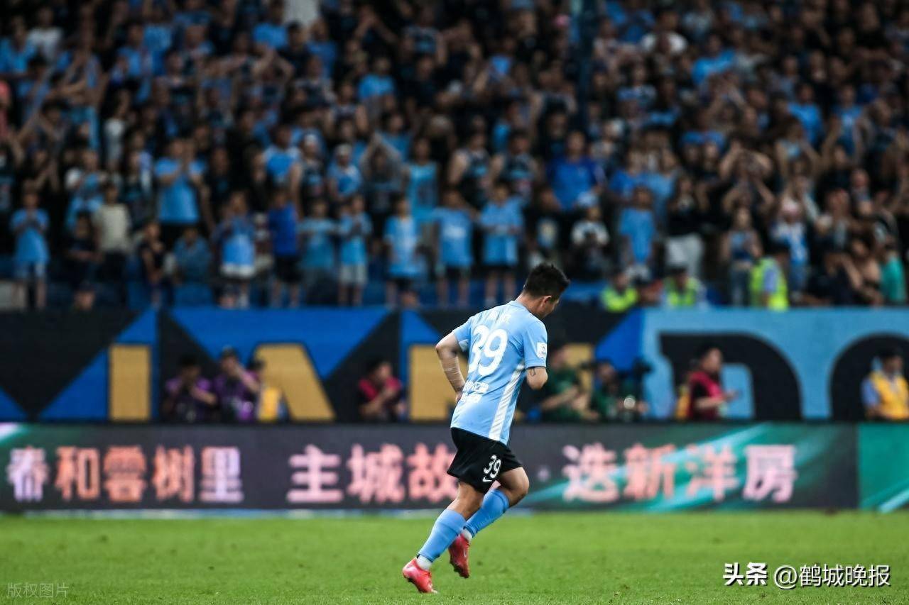 球员身手不凡,改写中超赛场历史 球员身手不凡,改写中超赛场历史