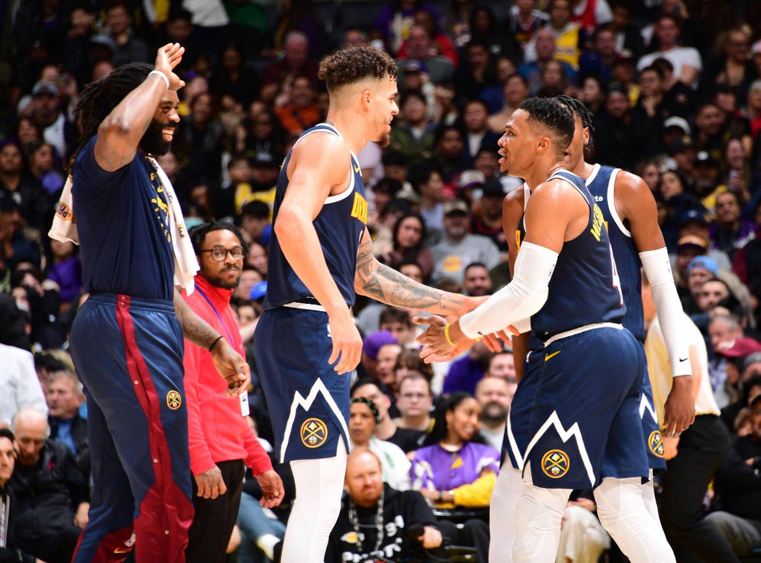 火箭客场战胜尼克斯,威少独得三双助球队胜出 火箭客场战胜尼克斯,威少独得三双助球队胜出