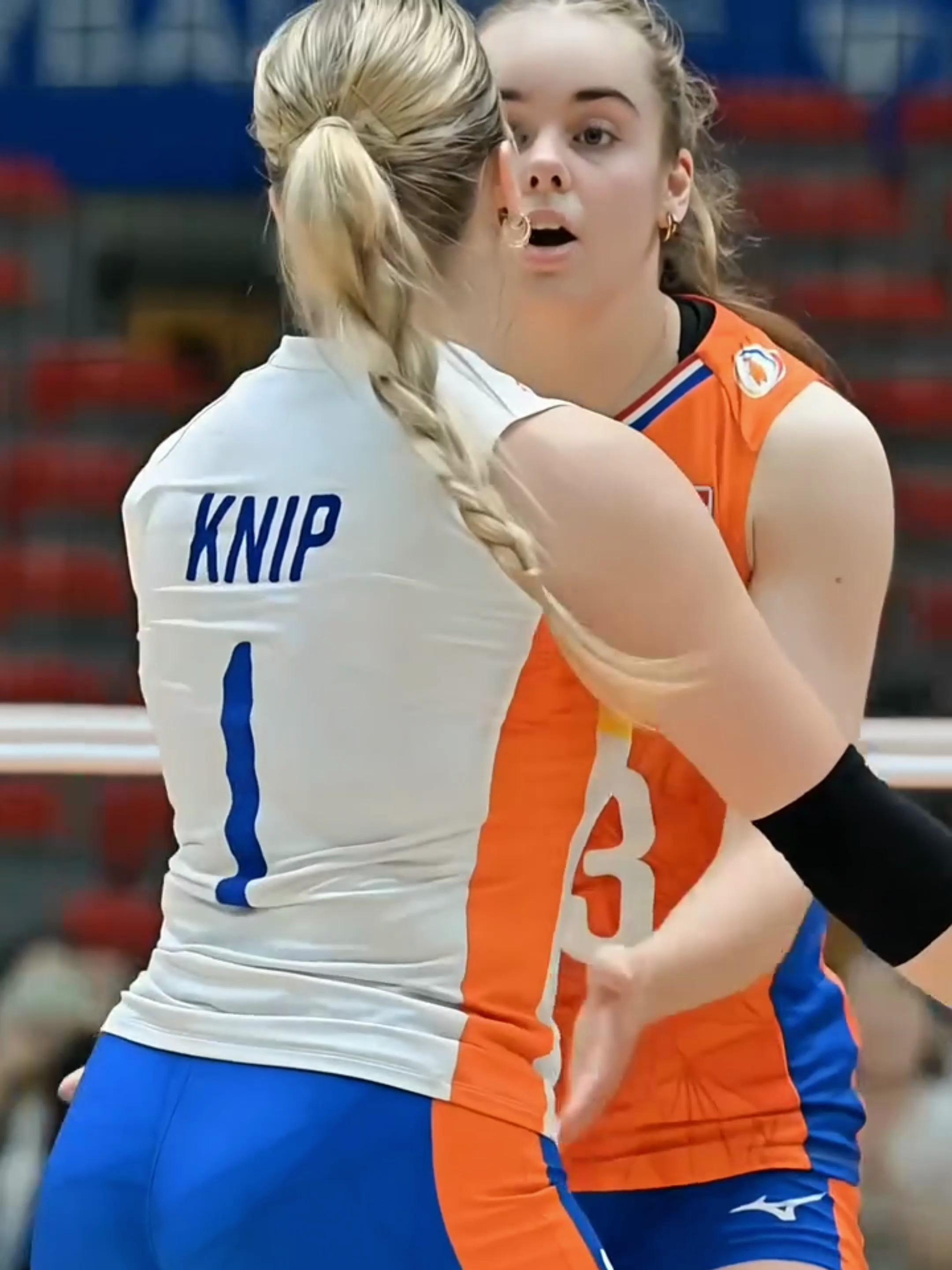 澳大利亚女子队在沙滩排球比赛中夺冠