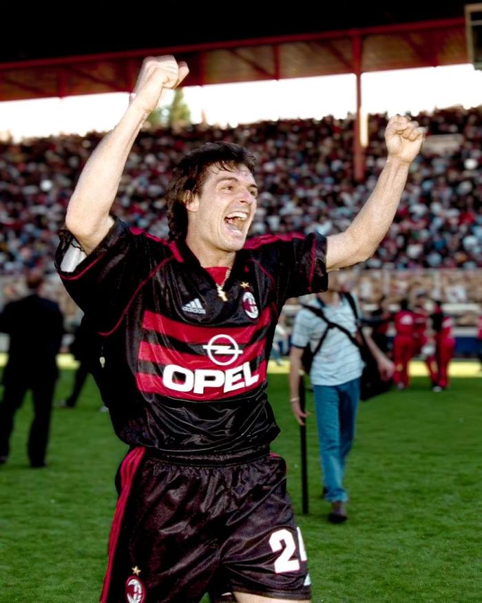 意甲联赛风采:AC米兰再夺关键胜利 意甲联赛风采:AC米兰再夺关键胜利