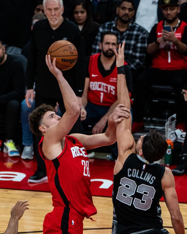 雄鹿击败火箭，主场不敌对手