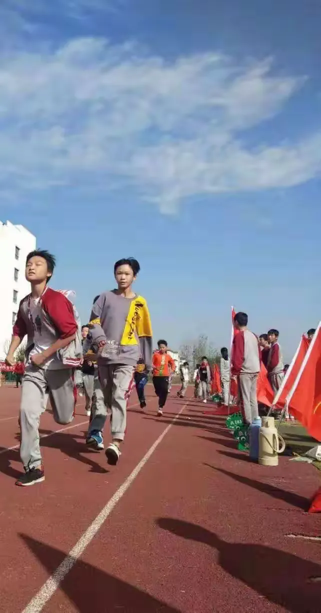 联赛激战白热化,球队展现团结力量 联赛激战白热化,球队展现团结力量