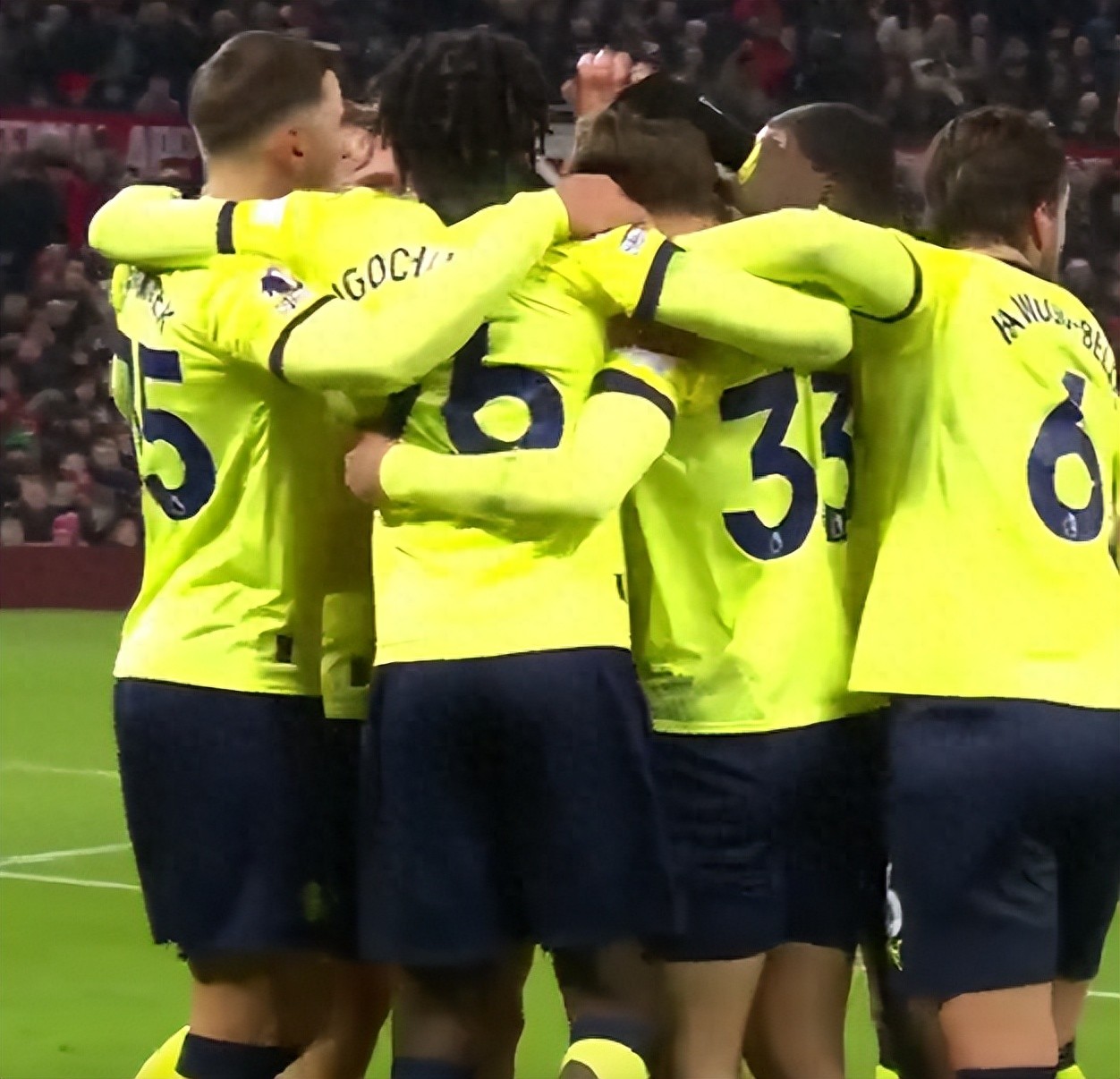 曼联客场大胜南安普顿，继续保持不败