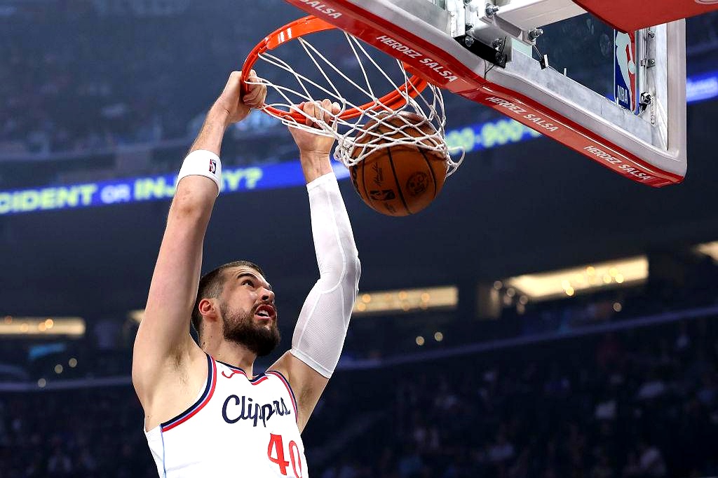 关于北京长城队员奋力拼抢,终结对手连胜纪录!的信息 关于北京长城队员奋力拼抢,终结对手连胜纪录!的信息