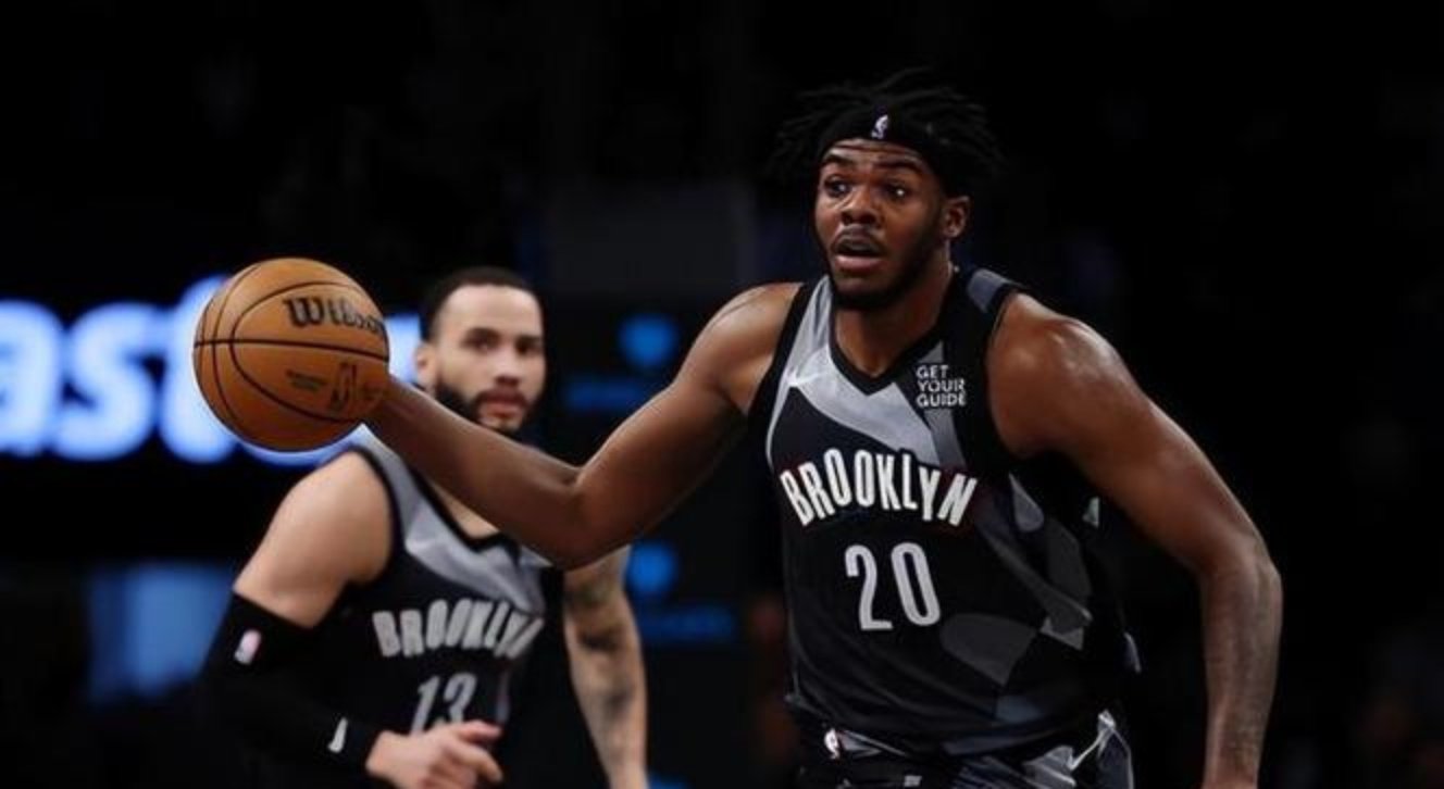 篮网中锋受伤休战,球队面临内线难题 篮网中锋受伤休战,球队面临内线难题