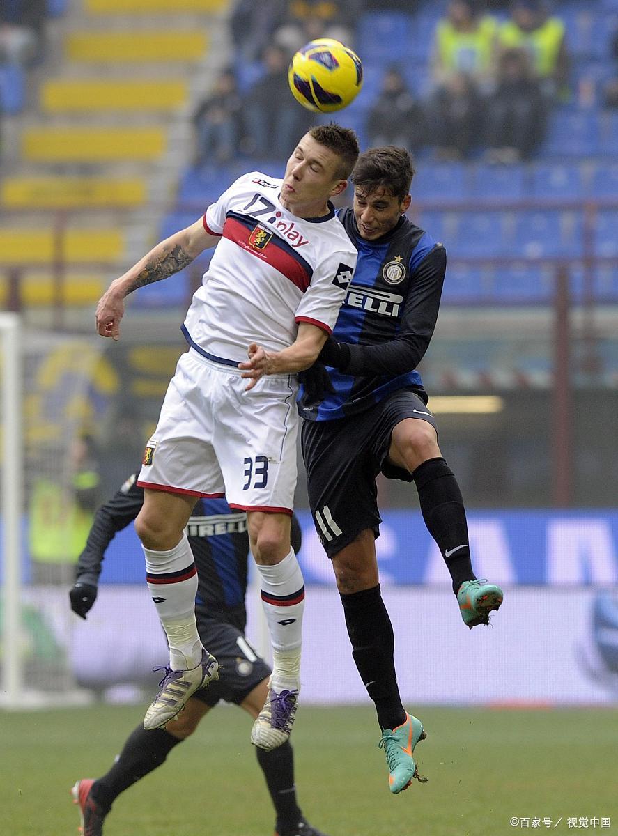 乌迪内斯球员合力击败对手,取得胜利 乌迪内斯球员合力击败对手,取得胜利