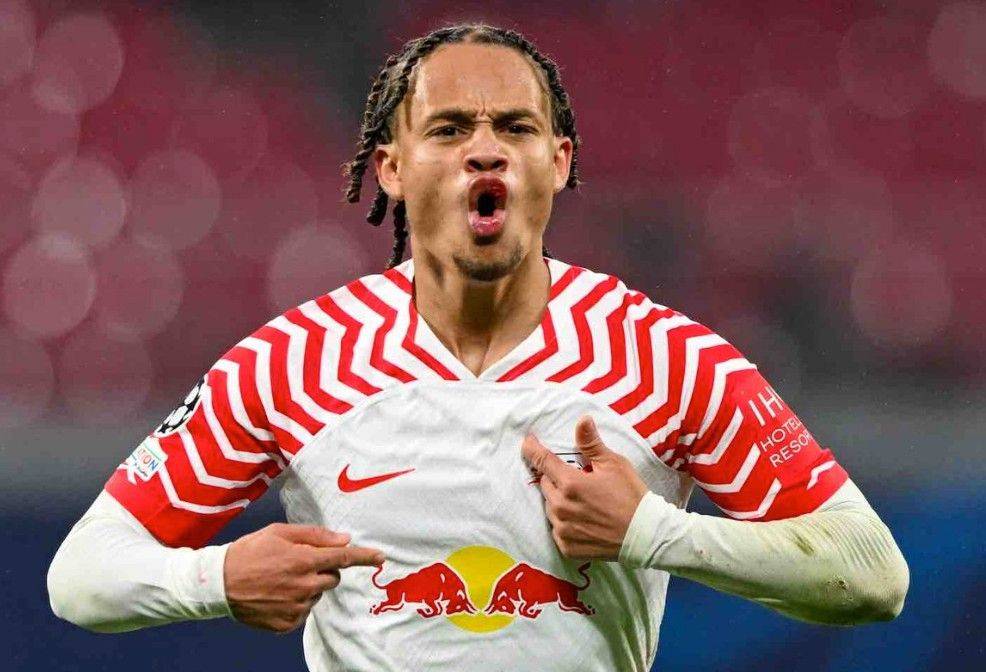 足球明星们在比赛中展现出顶尖的实力和技艺 足球明星们在比赛中展现出顶尖的实力和技艺