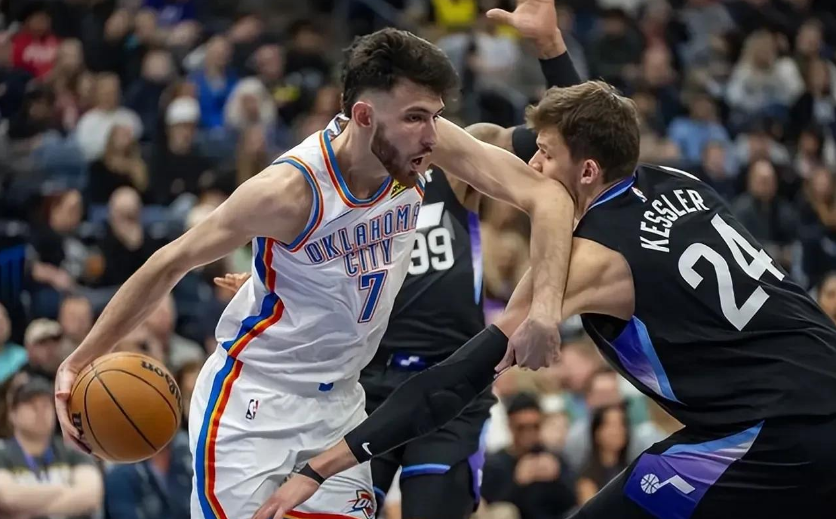 爵士队中锋连砍+，助球队取胜的简单介绍