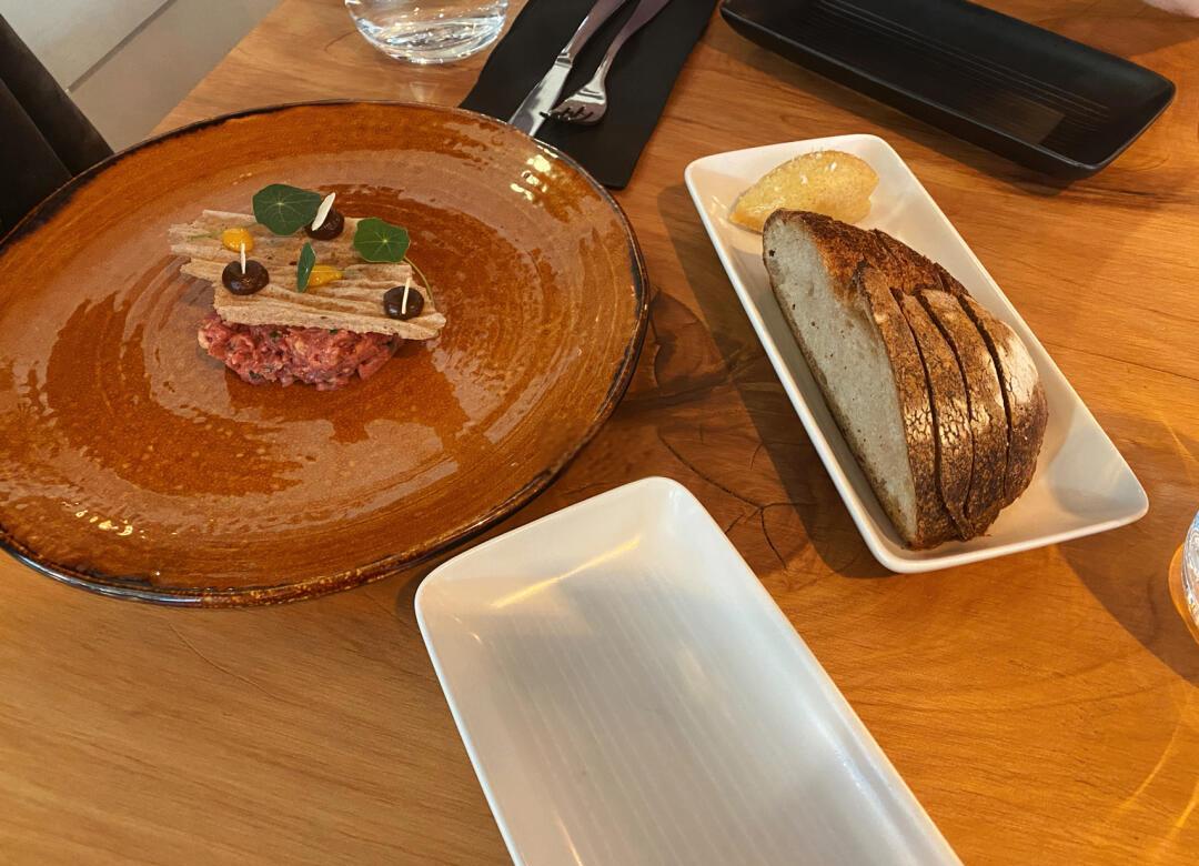 奥克兰惊艳门前：欧国联赛场意外神秘