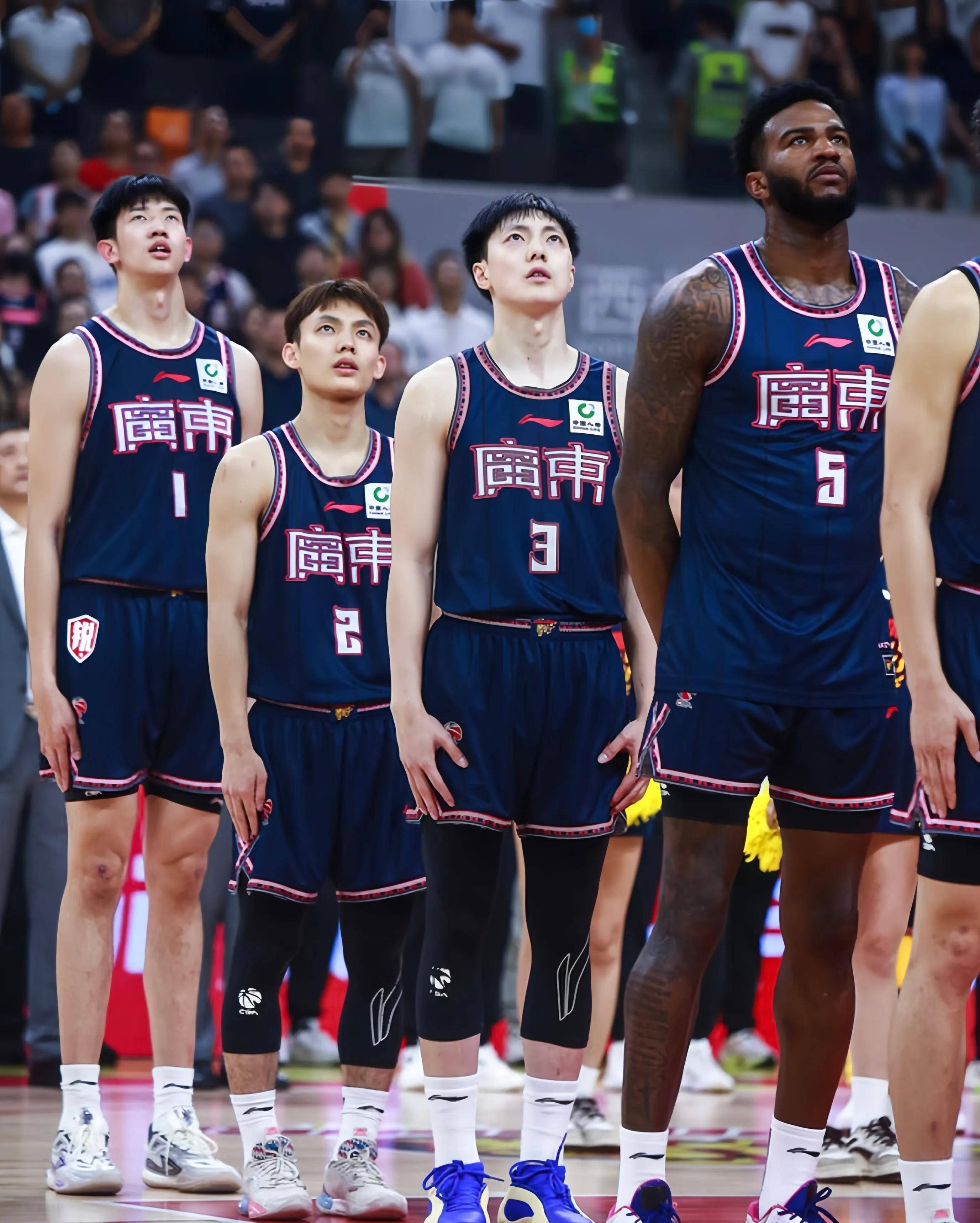 广东男篮轻松击败福建,锁定八强席位! 广东男篮轻松击败福建,锁定八强席位!