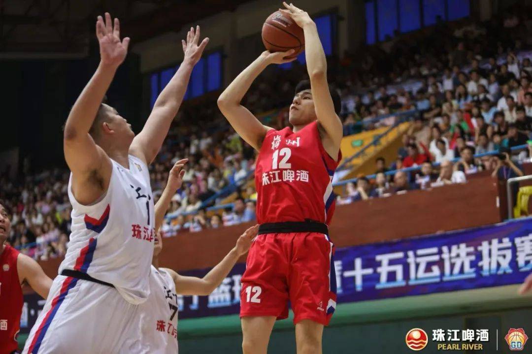 广东男篮轻松击败福建,锁定八强席位! 广东男篮轻松击败福建,锁定八强席位!